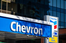 Chevron, Irak'taki Dev Petrol Sahasını Lukoil'den Devralıyor