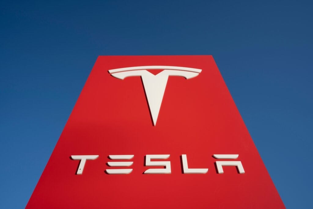 Tesla'nın Avrupa Satışları %17 Düştü, Yeni Araç Kayıtları Yaklaşık %4 Azaldı—BYD İse %165 Artışla İvmesini Sürdürüyor